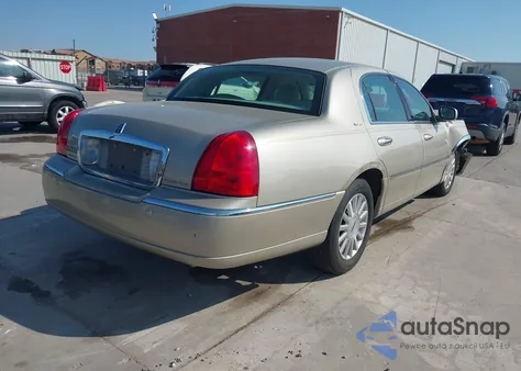 2004 Lincoln Town Car Signature из США, поврежденный, VIN 1LNHM81W44Y617901